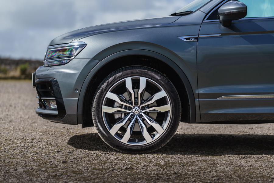 Колеса Volkswagen Tiguan Allspace R-Line 2018 года  (UK) (фото 32 из 40)